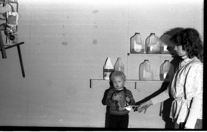 scan0001.jpg - Yvonne and David.  Dark room.  Blue Ridge home.  '81