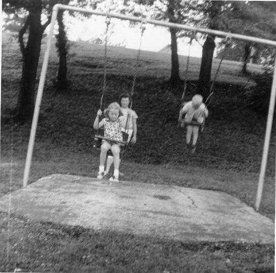 scan0149.jpg - Virginia, Yvonne and Donny KCMO