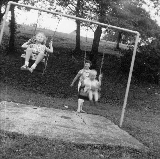 scan0150.jpg - Virginia, Yvonne and Donny KCMO