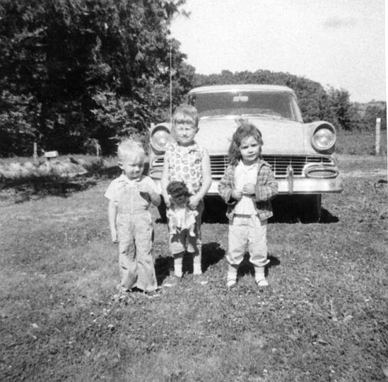 scan0154.jpg - Yvonne, Tresa and Donny.  Anabel, MO