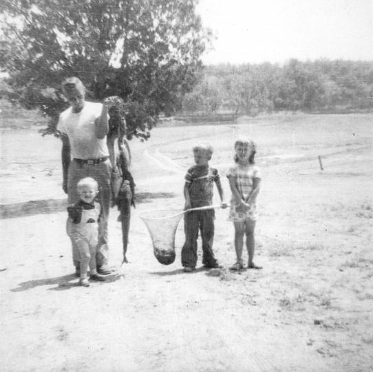 scan0163.jpg - Dean, Yvonne, Connie and Ronnie G.  Warsaw, MO  '56-57