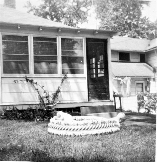 scan0166.jpg - Yvonne and Robert, biting a hole in the pool.  12th St.  KCMO