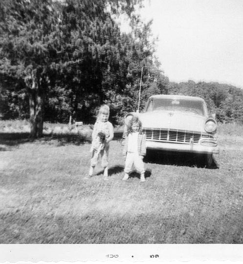 scan0174.jpg - Yvonne and Tresa. Aug. 1959
