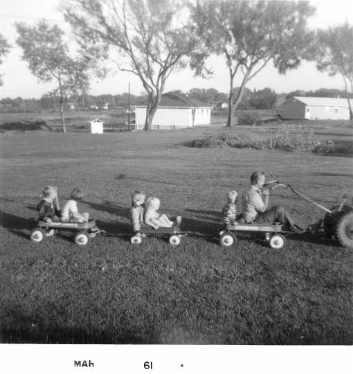 scan0175.jpg - Dean, Donny, Yvonne, Ronnie, Sherry and others.  Raytown, MO
