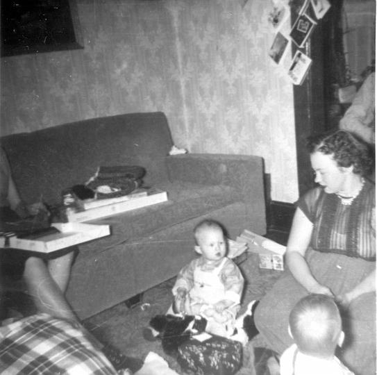 scan0182.jpg - Yvonne, Virgina and Robert.  12th St.  KCMO