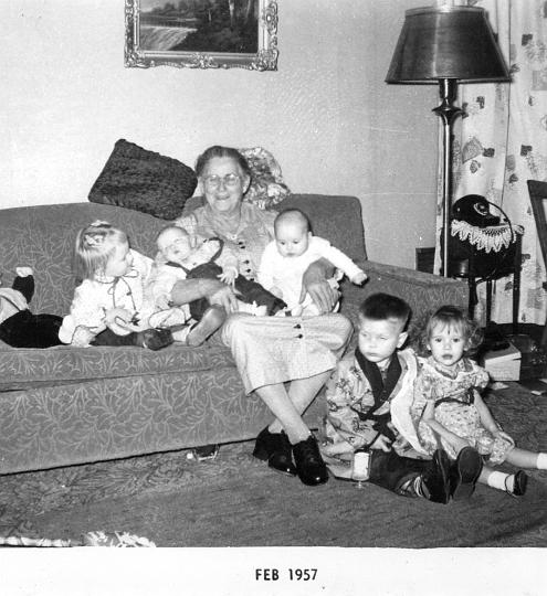 scan0002.jpg - Yvonne, Donny Great Grandma Baker, Kim,Robert, Melody.  12 st.  KCMO
