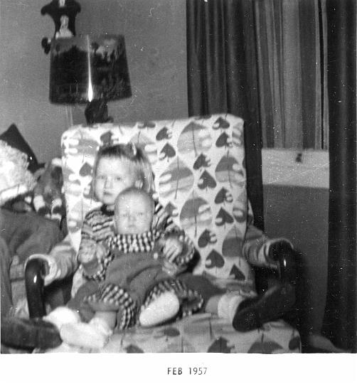 scan0009.jpg - Donny and Yvonne at Grandma Long's.  Waldo, MO