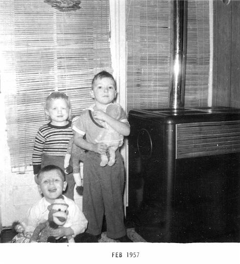 scan0012.jpg - Robert, Yvonne, Danny.  Waldo, MO