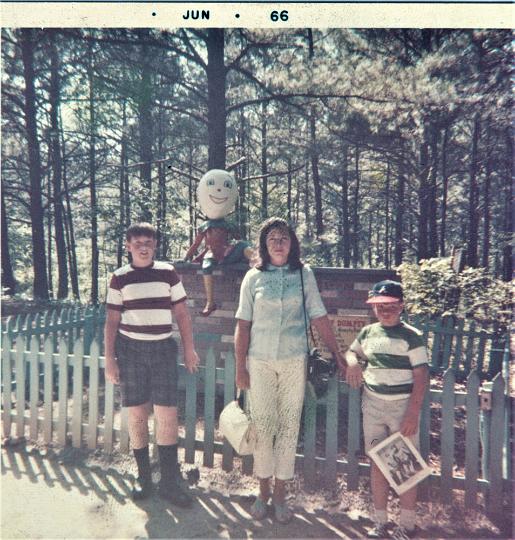 scan0012.jpg - Maurice, Maria, George  Decatur, GA 1966