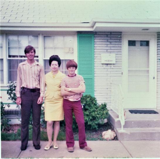 scan0014.jpg - Maurice, Maaria, George  Willow house.  Raytoen, MO 1964
