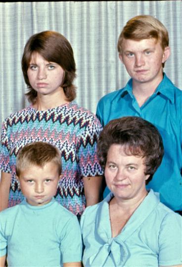 scan0003.jpg - Lorne, Yvonne, Virginia, Donny