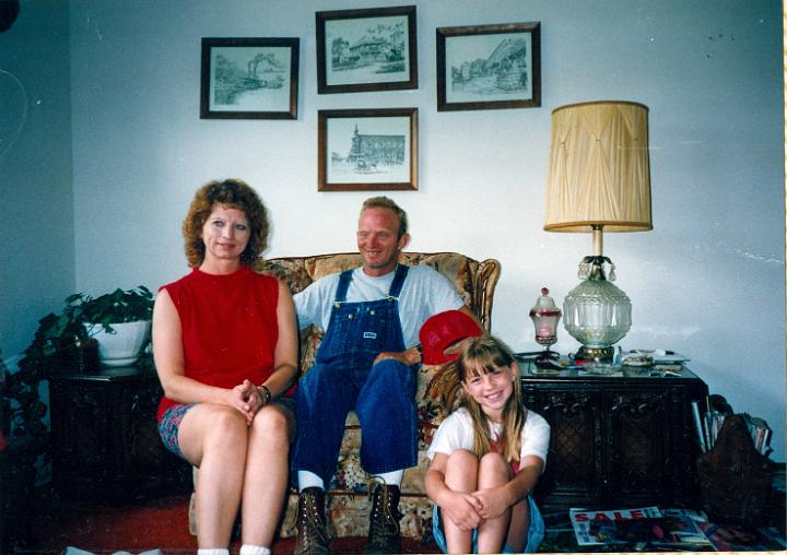 scan0003.jpg - Yvonne, Donny and Rebecca - Warsaw, MO @ 1993