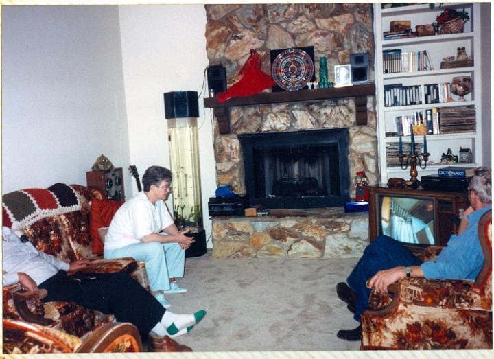 scan0033.jpg - Aunt Louise and Dean, Tampa @ 1994