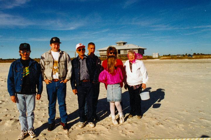 scan0058.jpg - Lorne, David, Dean, Justin, Rebecca, Yvonne and Virginia Caladisi Island? @1994