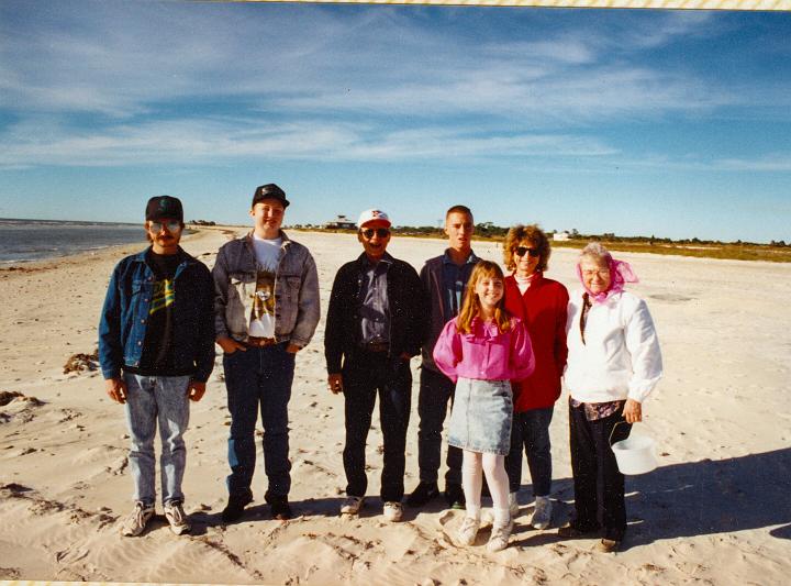 scan0068.jpg - Lorne, David, Dean, Justin, Rebecca, Yvonne and Virginia @1994