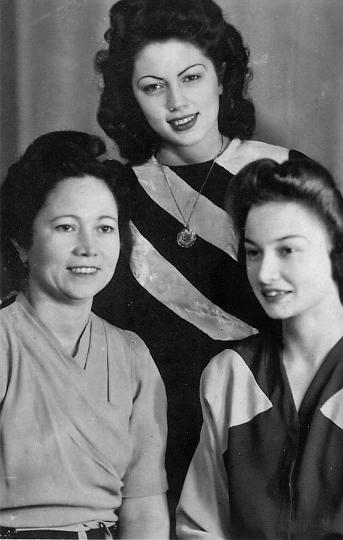 Grandmother Margarita Vickie and Meggie.jpg