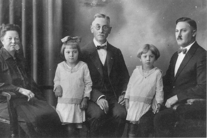 Maria Mary Fritz Olga Papa Fritz - Ulm Germany 1929.jpg